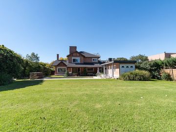 CASA EN VENTA 4 DORMITORIOS KENTUCKY - FUNES