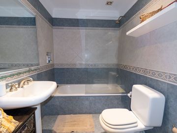 CASA EN VENTA 4 DORMITORIOS KENTUCKY - FUNES