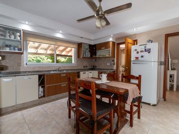 CASA EN VENTA 4 DORMITORIOS KENTUCKY - FUNES