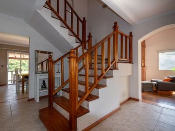 CASA EN VENTA 4 DORMITORIOS KENTUCKY - FUNES
