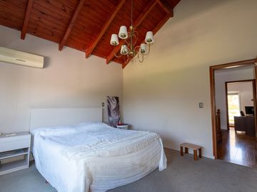 CASA EN VENTA 4 DORMITORIOS KENTUCKY - FUNES