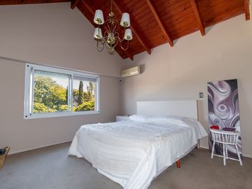 CASA EN VENTA 4 DORMITORIOS KENTUCKY - FUNES