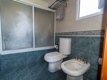 CASA EN VENTA 4 DORMITORIOS KENTUCKY - FUNES