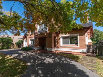 CASA EN VENTA 4 DORMITORIOS KENTUCKY - FUNES