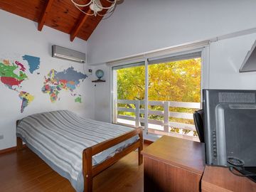 CASA EN VENTA 4 DORMITORIOS KENTUCKY - FUNES