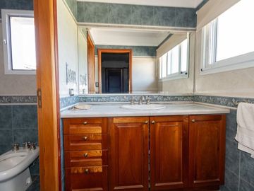 CASA EN VENTA 4 DORMITORIOS KENTUCKY - FUNES
