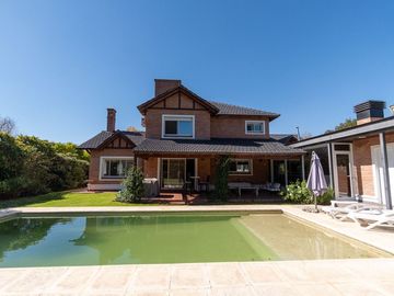 CASA EN VENTA 4 DORMITORIOS KENTUCKY - FUNES