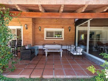 CASA EN VENTA 4 DORMITORIOS KENTUCKY - FUNES