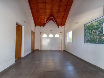 CASA EN VENTA 4 DORMITORIOS KENTUCKY - FUNES