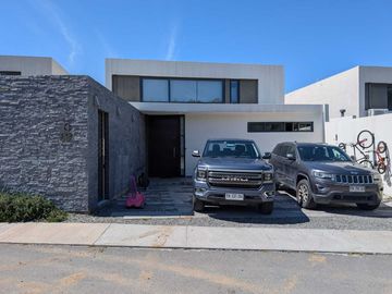 Casa en arriendo  en LO BARNECHEA