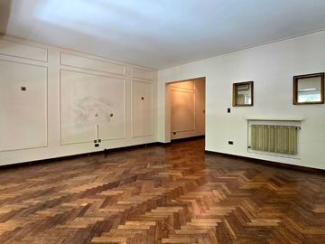 VENTA PISO DE 5 AMBIENTES EN BELGRANO -IMPRENTA-