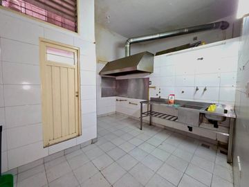 LOCAL COMERCIAL PREMIUM, CON SOTANO EN MONSERRAT