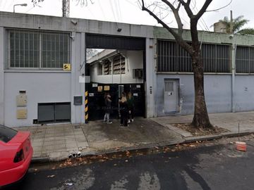 VENTA TERRENO CON DEPOSITOS, GALPONES Y RENTAS