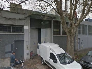VENTA TERRENO CON DEPOSITOS, GALPONES Y RENTAS