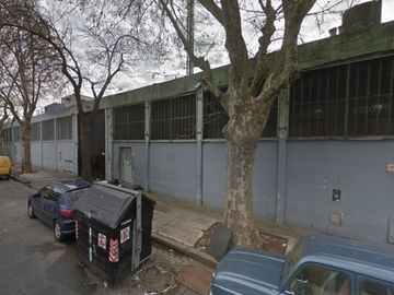 VENTA TERRENO CON DEPOSITOS, GALPONES Y RENTAS