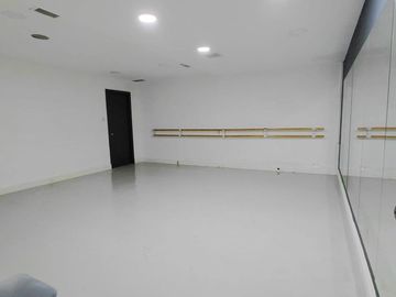 VENTA OFICINA ESTUDIO FLORIDA EDIFICIO THOMSON