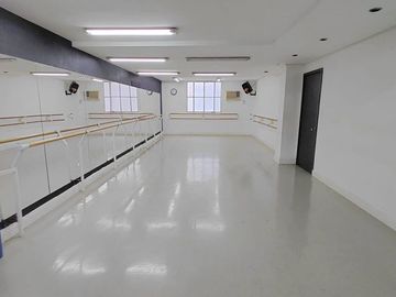 VENTA OFICINA ESTUDIO FLORIDA EDIFICIO THOMSON