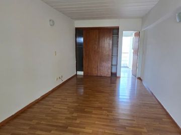 Venta Departamento Monoambiente escalera Lourdes