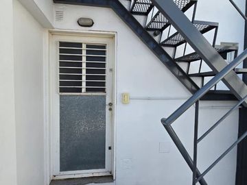 Venta Departamento Monoambiente escalera Lourdes