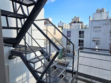 Venta Departamento Monoambiente escalera Lourdes