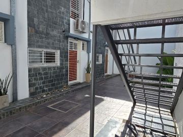 Venta Departamento Monoambiente escalera Lourdes