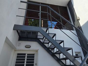 Venta Departamento Monoambiente escalera Lourdes