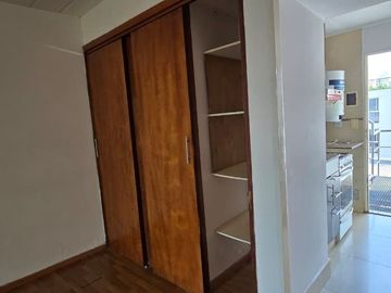 Venta Departamento Monoambiente escalera Lourdes