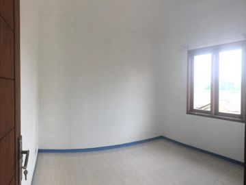 Dijual Rumah Posisi Hoek Semi-Furnished di Duren Sawit Jakarta