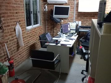 DEPOSITO-GALPÓN EN VENTA CON OFICINAS APTO CREDITO
