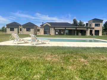 Venta casa  1 Hectarea 5 amb en Chacras de Abbott