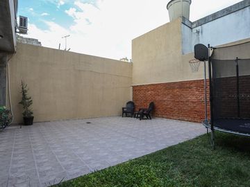 VENTA CASA 4 AMB. PATIO VILLA LUGANO APTO CREDITO!