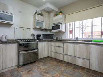 VENTA CASA 4 AMB. PATIO VILLA LUGANO APTO CREDITO!