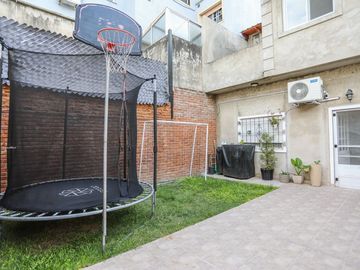 VENTA CASA 4 AMB. PATIO VILLA LUGANO APTO CREDITO!