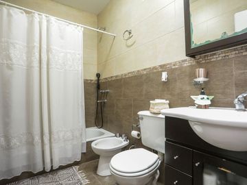 VENTA CASA 4 AMB. PATIO VILLA LUGANO APTO CREDITO!