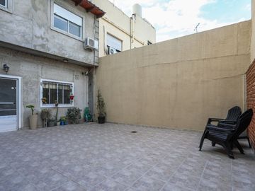 VENTA CASA 4 AMB. PATIO VILLA LUGANO APTO CREDITO!
