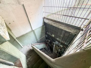 Venta local o deposito en Constitución lote propio