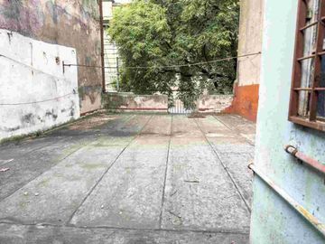 Venta local o deposito en Constitución lote propio