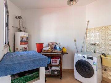 Casa en venta con cochera en Villa lugano