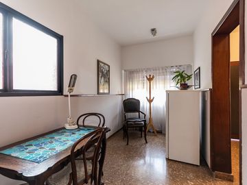 Casa en venta con cochera en Villa lugano