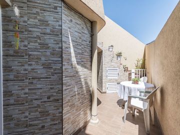 Casa en venta con cochera en Villa lugano