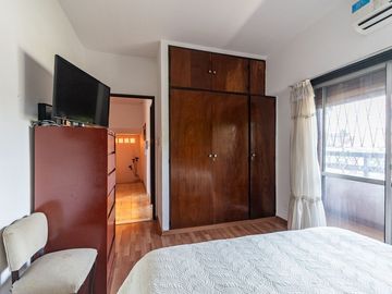 Casa en venta con cochera en Villa lugano