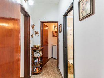 Casa en venta con cochera en Villa lugano