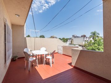 Casa en venta con cochera en Villa lugano