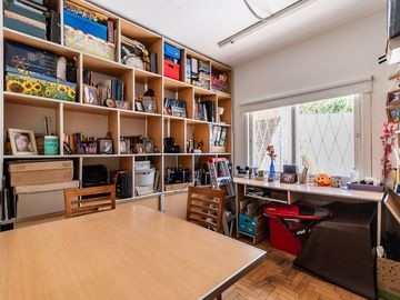 Casa en venta con cochera en Villa lugano