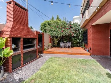 Casa en venta con cochera en Villa lugano