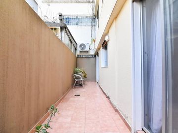 VENTA DEPARTAMENTO 3 AMBIENTES CON PATIO EN FLORES