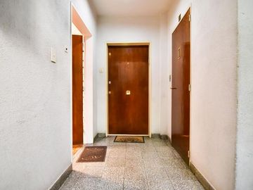 VENTA DEPARTAMENTO 3 AMBIENTES CON PATIO EN FLORES