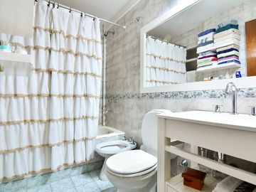 VENTA DEPARTAMENTO 3 AMBIENTES CON PATIO EN FLORES