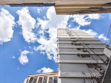 VENTA DEPARTAMENTO 3 AMBIENTES CON PATIO EN FLORES
