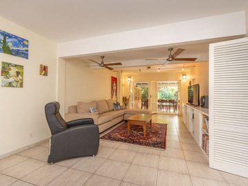 VENTA CASA LOTE PROPIO 6 AMB COLEGIALES JARDIN